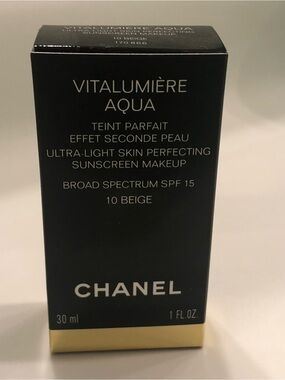 CHANEL Vitalumière Aqua Foundation - Beige 10